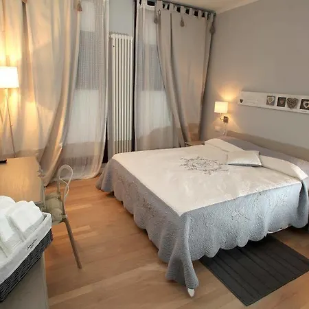 Bed In Bo Saragozza Konukevi Bolonya